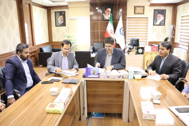 توسعه‌ی محصولات فناورانه بر پایه بنتونیت با امضای ۶ قرارداد همکاری میان شرکت کیان خاک ایرانیان و دانشگاه صنعتی بیرجند