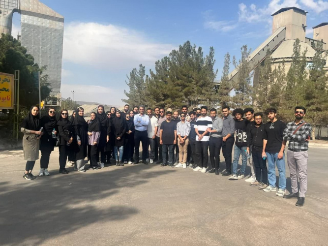 بازدید دانشجویان دانشگاه صنعتی بیرجند از کارخانه سیمان قاین