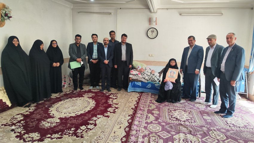 دیدار با خانواده شهدا و ایثارگران توسط جمعی از  برگزیدگان بنیاد نخبگان استان و دانشگاه صنعتی بیرجند
