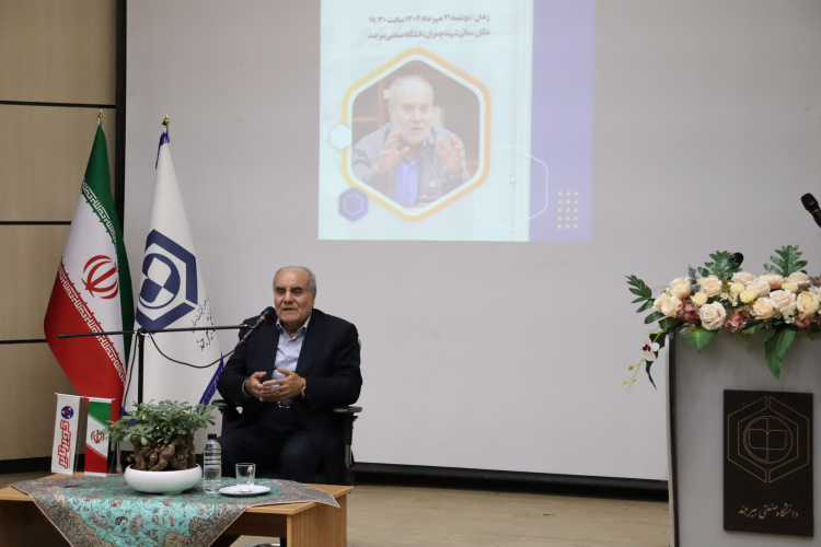 روایت زندگی یک کارآفرین موفق و رونمایی از کتاب «طواف شمع» در دانشگاه صنعتی بیرجند