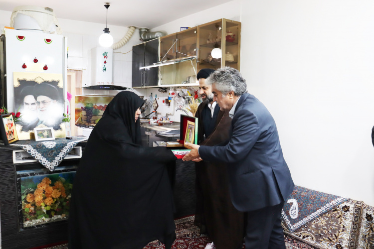 دیدار مسئولان دانشگاه صنعتی بیرجند با خانواده معظم شهدای استان در راستای برگزاری کنگره ۲۴۰۰ شهید استان خراسان جنوبی